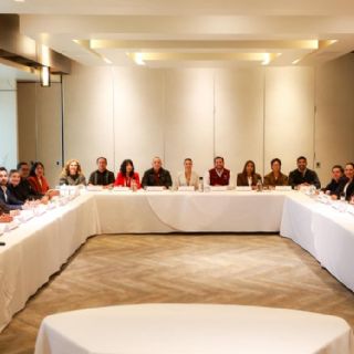 Marina del Pilar reúne a alcaldes y legisladores de Baja California en torno a agenda común