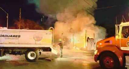 Incendio consume vulcanizadora en Santa Catarina; no hay lesionados