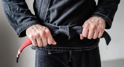 VIDEO: Hombre somete a ladrón con llaves de jiu-jitsu