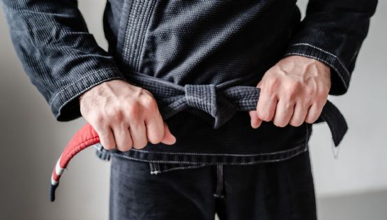 VIDEO: Hombre somete a ladrón con llaves de jiu-jitsu
