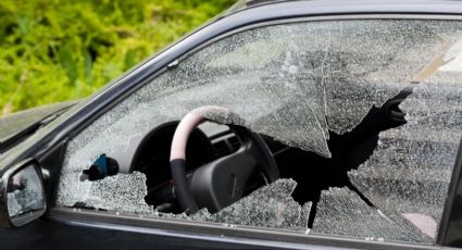 Delincuente rompe cristal de camioneta y roba maletín con 800 mil pesos en San Pedro