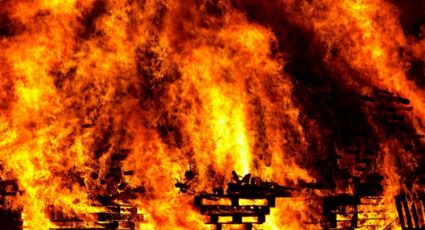 VIDEO | Incendio en Plaza comercial deja un muerto y caos en Los Mochis