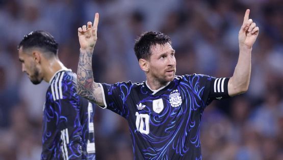 Messi recibe beso de 'Kiko' y desata furor entre fans