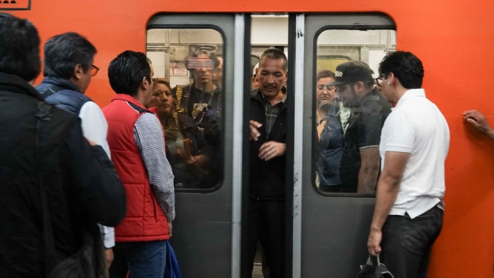 El metro suspendió la movilidad en el segmento que conecta Terminal Aérea con Pantitlán.