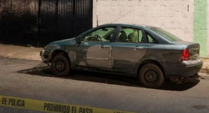 Hallan cadáver en estado de descomposición dentro de un auto abandonado en la colonia San Martín