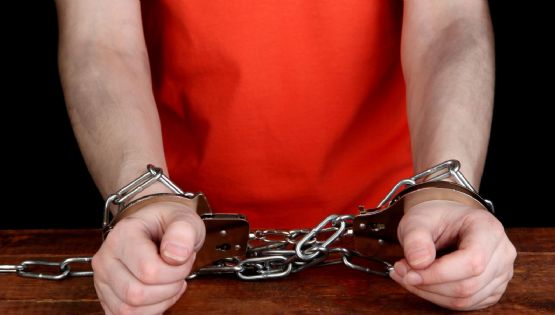 Cae líder sindical de la FGR por violencia contra su pareja