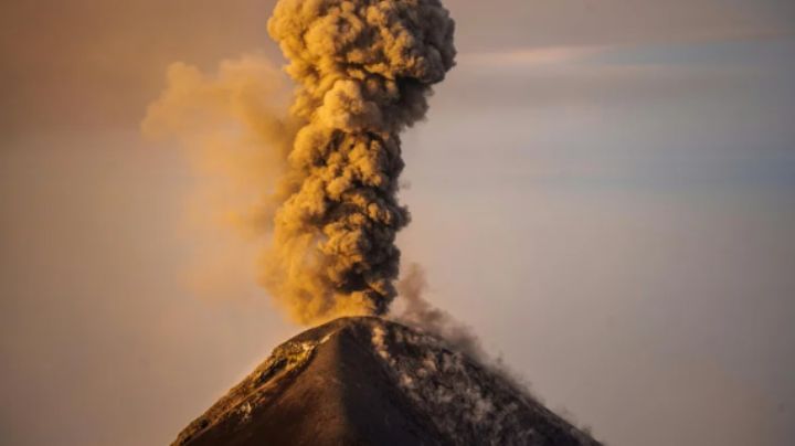 Volcán en Indonesia mata tres excursionistas