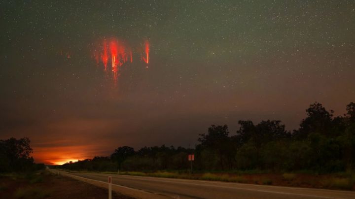 Fotógrafo logra capturar un raro 'duende rojo' en el cielo de Australia