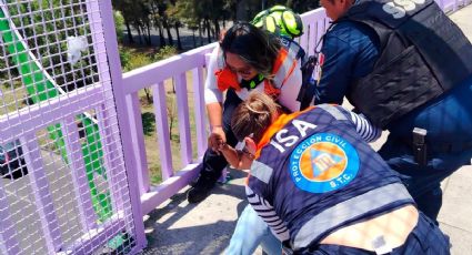 Policías salvan la vida de mujer que intentó arrojarse al vacío