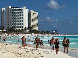 México atrae 8 por ciento más turistas en abril