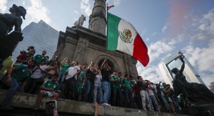 Celebran triunfo de la selección mexicana en el Ángel