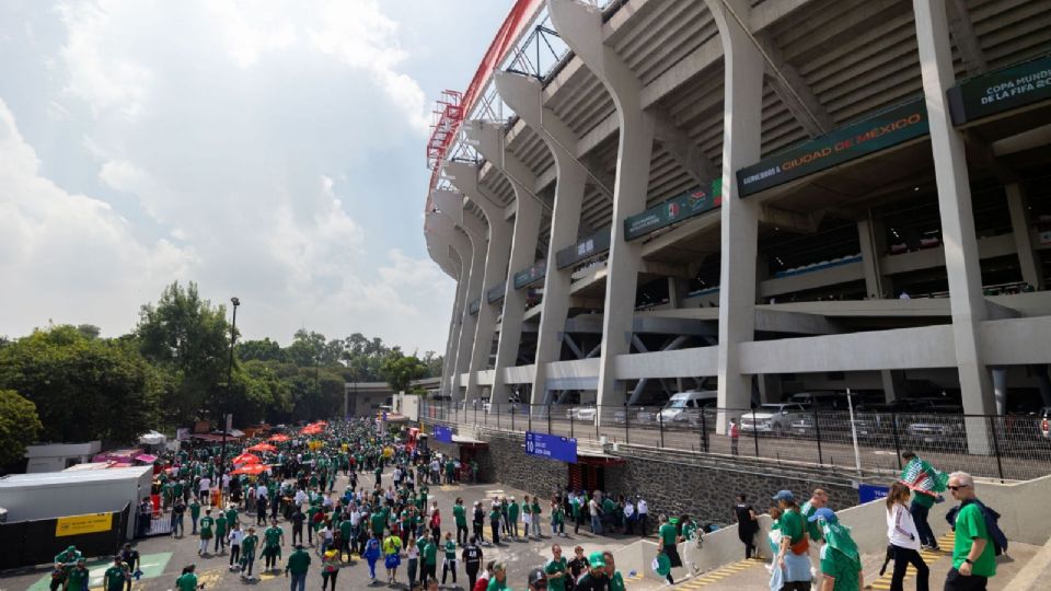 Minutos de tensión se vivieron debido a una emergencia en el Estadio Azteca previa al partido inaugural.