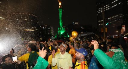 Colombianos celebran triunfo de su selección en el Ángel