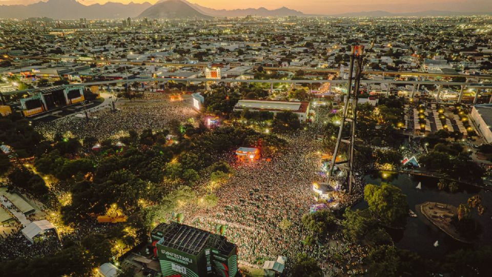 Miles de aficionados celebraron en el FIFA Fan Festival del Parque Fundidora el triunfo de México sobre Corea del Sur.