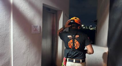 Rescatan a personas atrapadas en elevador de plaza comercial en Monterrey