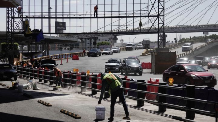 VIDEO | Se desploma techumbre en puente del AICM; conductora resulta afectada