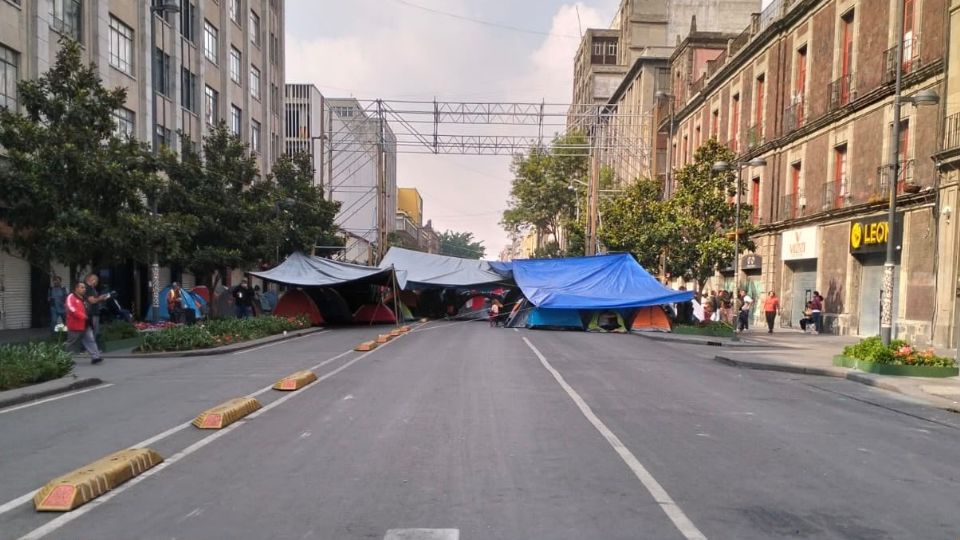 Plantón CNTE y blindaje asfixian Centro Histórico.