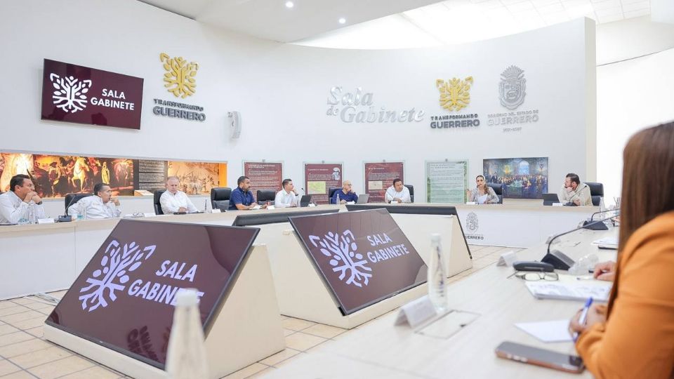 La gobernadora Evelyn Salgado durante la mesa de trabajo con su gabinete estatal.