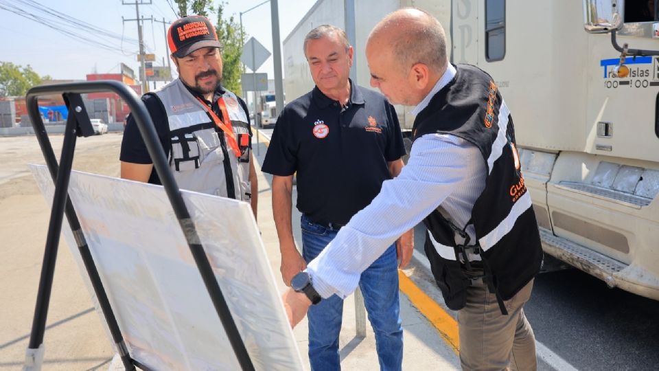 Trabajadores municipales realizan labores de repavimentación en avenidas de Guadalupe previo al Mundial 2026.