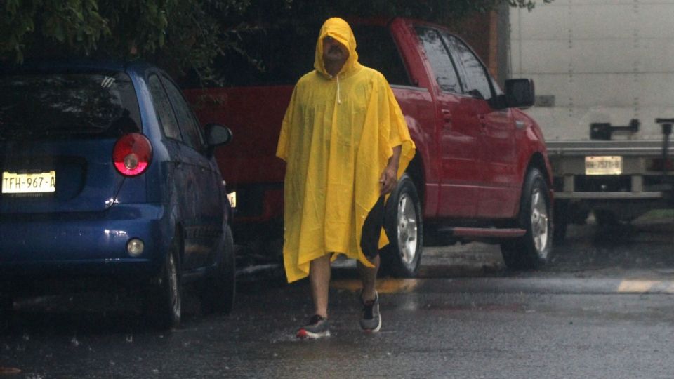 Una lluvia eléctrica causó afectaciones en diversos puntos de la zona metropolitana de Monterrey.