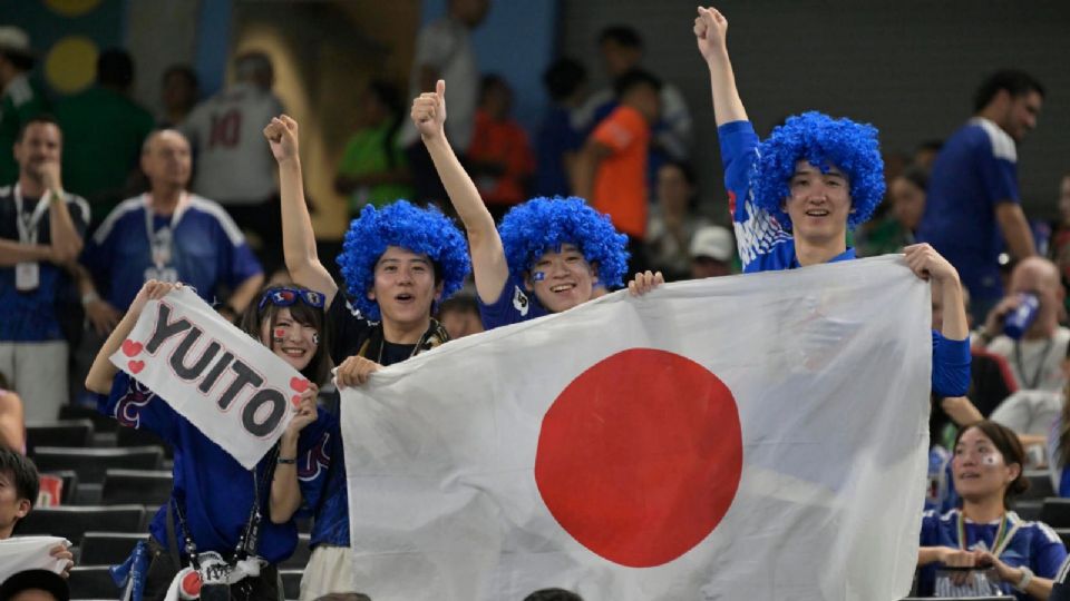A pesar del reconocimiento institucional, la difusión de las imágenes de aficionados japoneses provocó una oleada de comentarios negativos en las plataformas digitales.