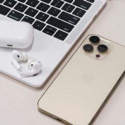 Nueva demanda contra OpenAI; ahora de Apple