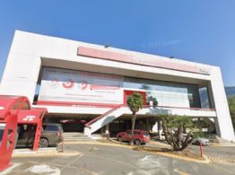 Roban 200 mil pesos a hombre afuera de un banco en San Pedro