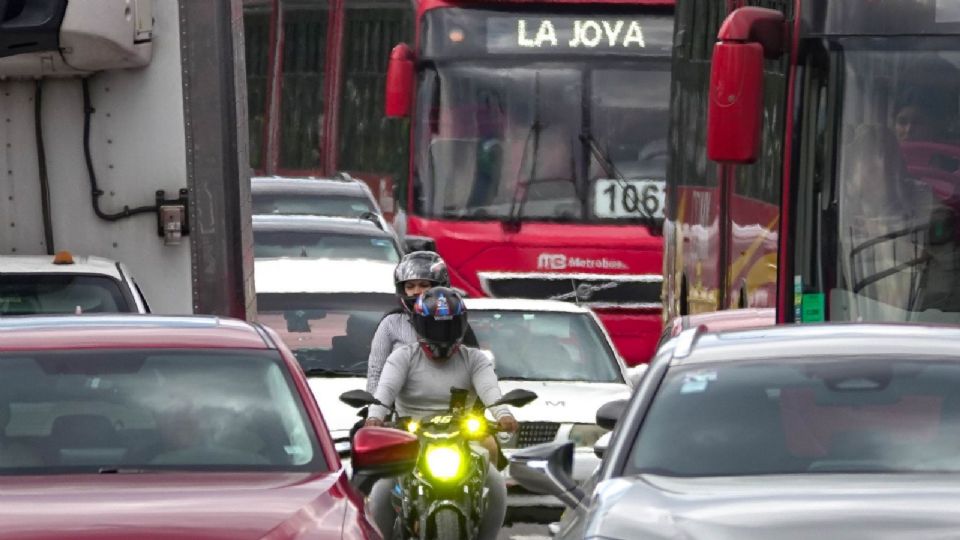 Todos los autos con placas extranjeras o de entidades federativas distintas a la CDMX y Edomex que no cuenten con holograma acreditado, tienen prohibido circular de 5:00 a 11:00 horas.