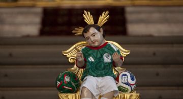 Le ponen "la verde" al Niño Dios de la Catedral Metropolitana