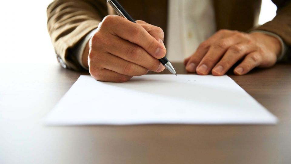 Las investigaciones se derivan de tres contratos.