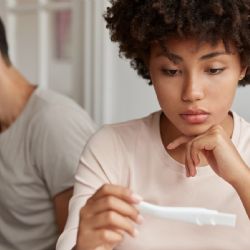 ¿Maternidad tardía? Conoce riesgos y soluciones médicas