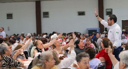 Adultos mayores de Santiago disfrutan festejo por el Día de las Madres y del Padre
