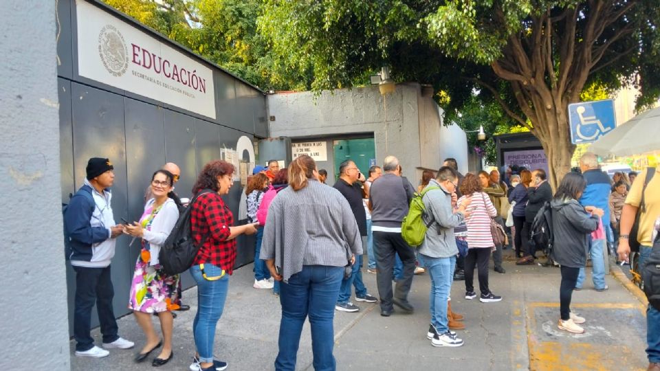 CNTE paraliza sedes clave en CDMX.