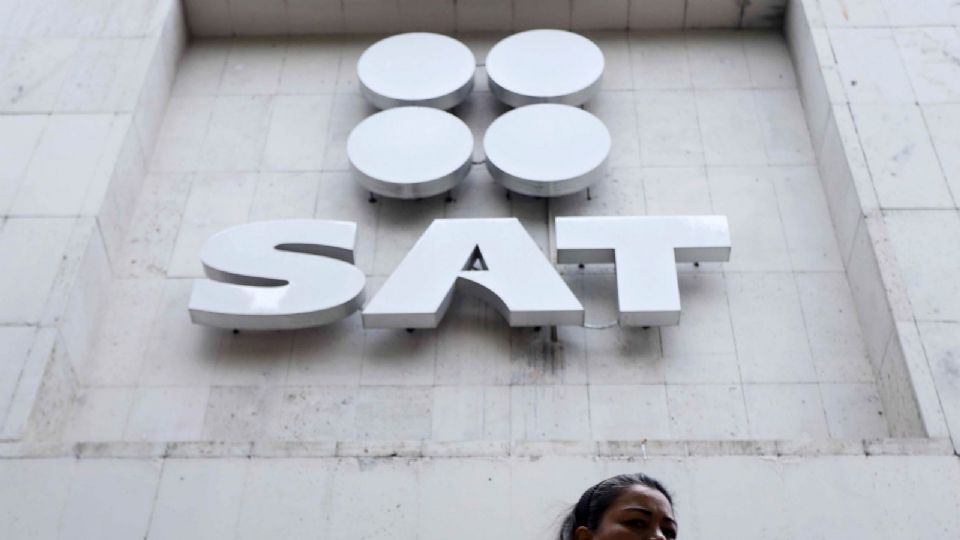 El SAT detalló que los ingresos tributarios sumaron 2 billones 477 mil 738 millones de pesos durante los primeros cinco meses del año.