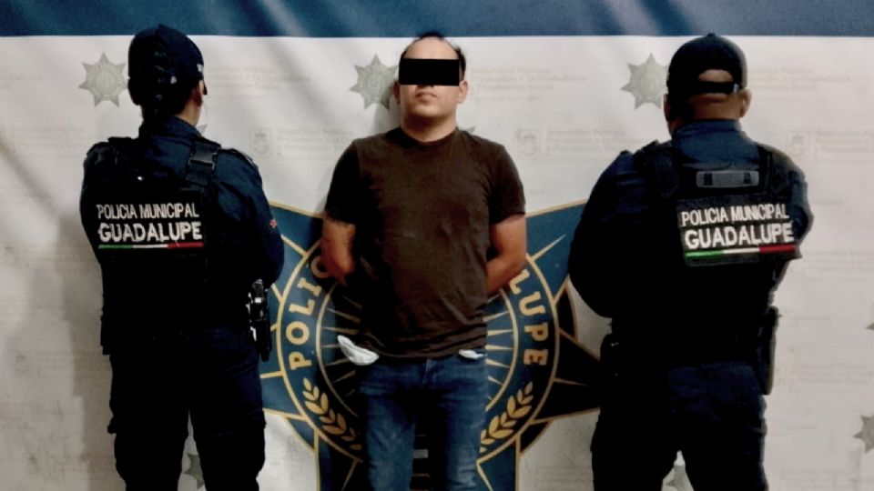 Policías de Guadalupe recuperaron un automóvil robado con violencia en García y aseguraron entre las pertenencias del detenido el teléfono celular de la víctima.