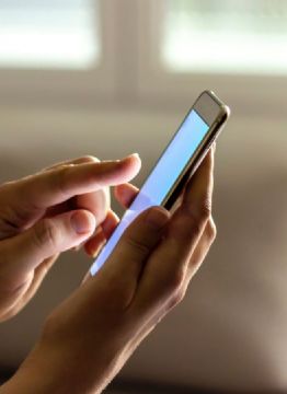 El registro forzado de líneas celulares: El polémico truco de las operadoras