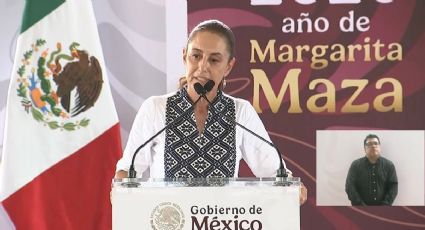 Entrega Sheinbaum becas del programa Rita Cetina en Minatitlán