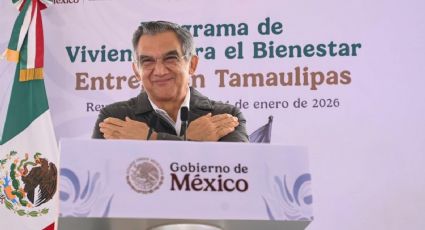 Américo Villarreal muestra su visa y niega colaborar con EU
