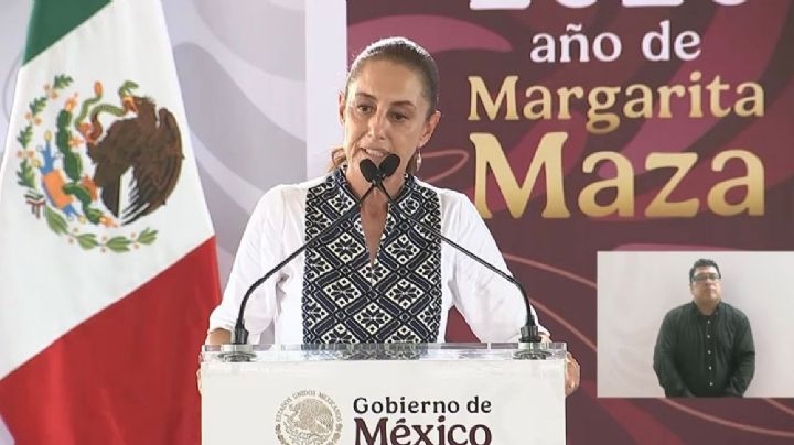 Entrega Sheinbaum becas del programa Rita Cetina en Minatitlán