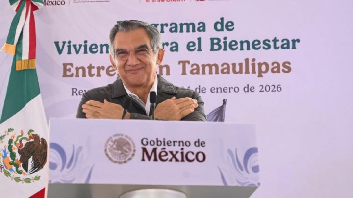 Américo Villarreal muestra su visa y niega colaborar con EU