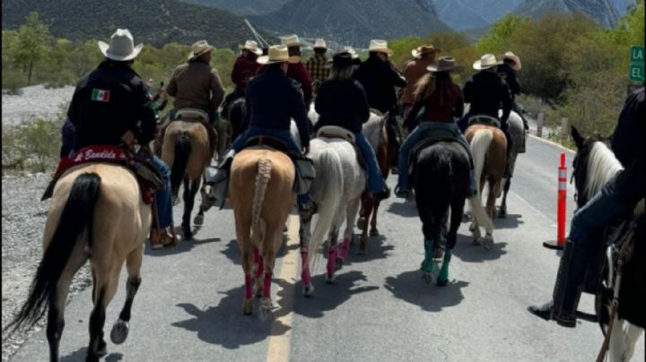 Mega Cabalgata Norteña 2026 provoca cierres viales y contraflujo en Monterrey