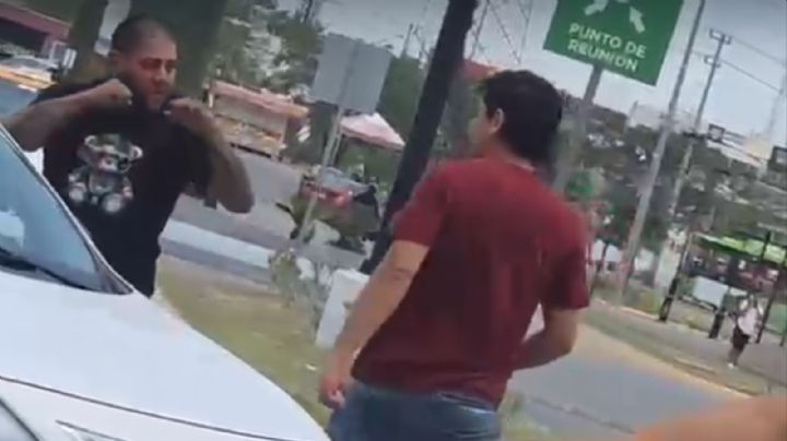 Captan pelea entre conductores de transporte de alquiler afuera de centro comercial en Juárez