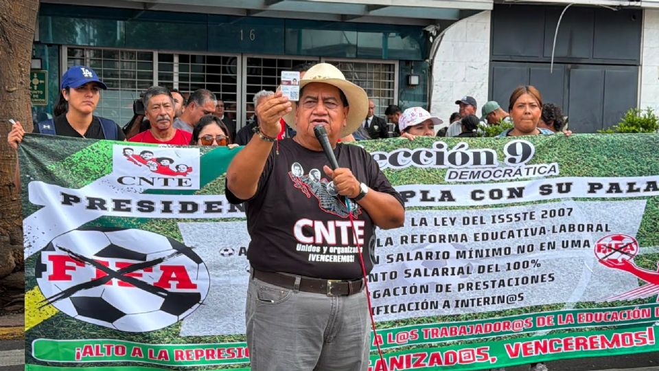 CNTE planea protestas en el Estadio Azteca.