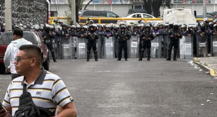 CNTE bloquea Calzada de Tlalpan durante cuatro horas, pero operativo policial frena su avance