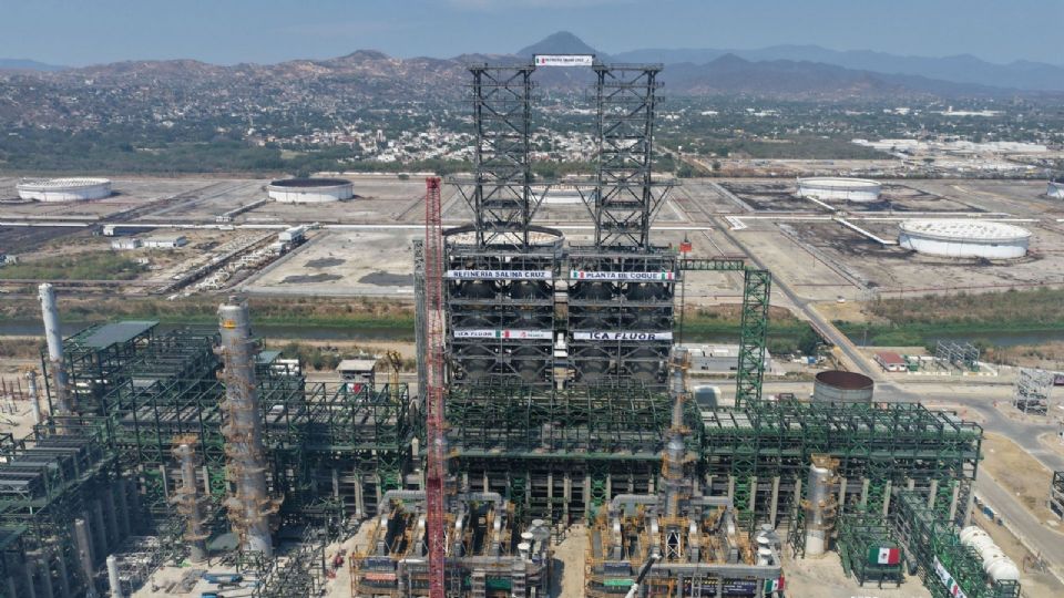 Pemex mantiene vigilancia permanente en la zona.