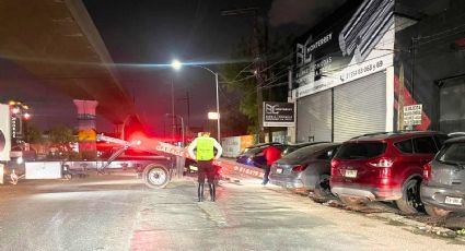 Grúas retiran autos tras festejos en Fundidora