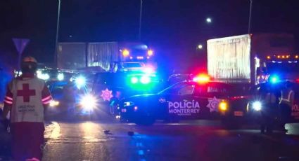 Muere motociclista tras estrellarse contra muro en el Uro en Monterrey