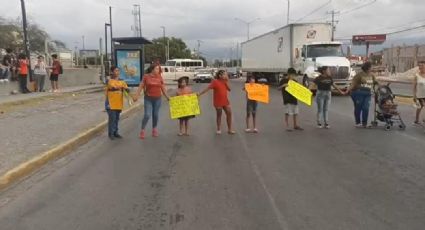Vecinos bloquean avenidas en Monterrey; exigen solución a drenaje