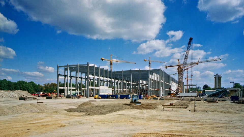 La producción industrial en México presentó una caída generalizada en mayo, afectada por el sector manufacturero.