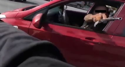 Detienen a conductor que amenazó a motociclista con arma de fuego en Guadalupe